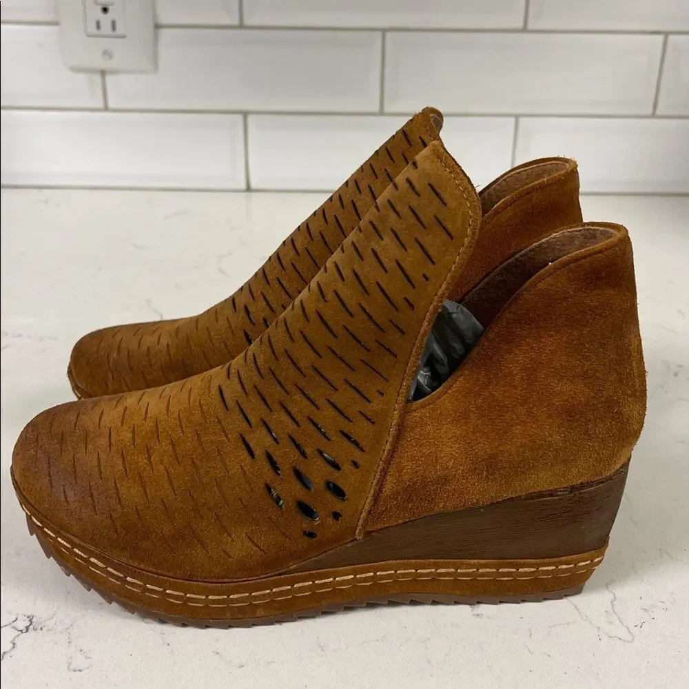 ANTELOPE TIFFANY Women's Tan Wedge Ankle Boots Euro 38 US 7-7.5